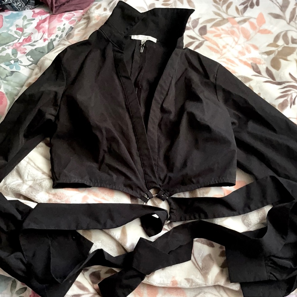 Cute cropped button down shirt. Worn only once.